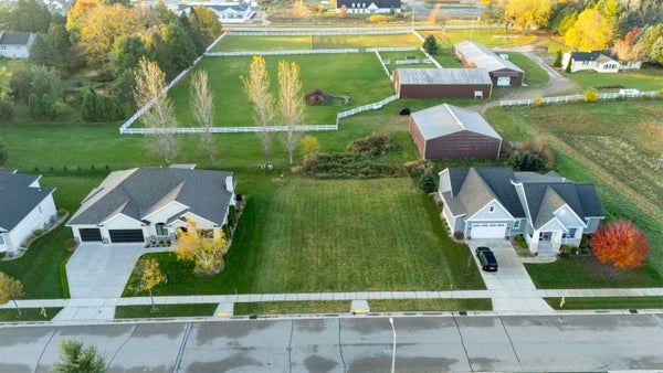 10013 SHADOW RIDGE TRL, MIDDLETON, WI 53562 - Image 86ccba0afcbe0c6ccb6b5d3f1cf8a645/3586906973