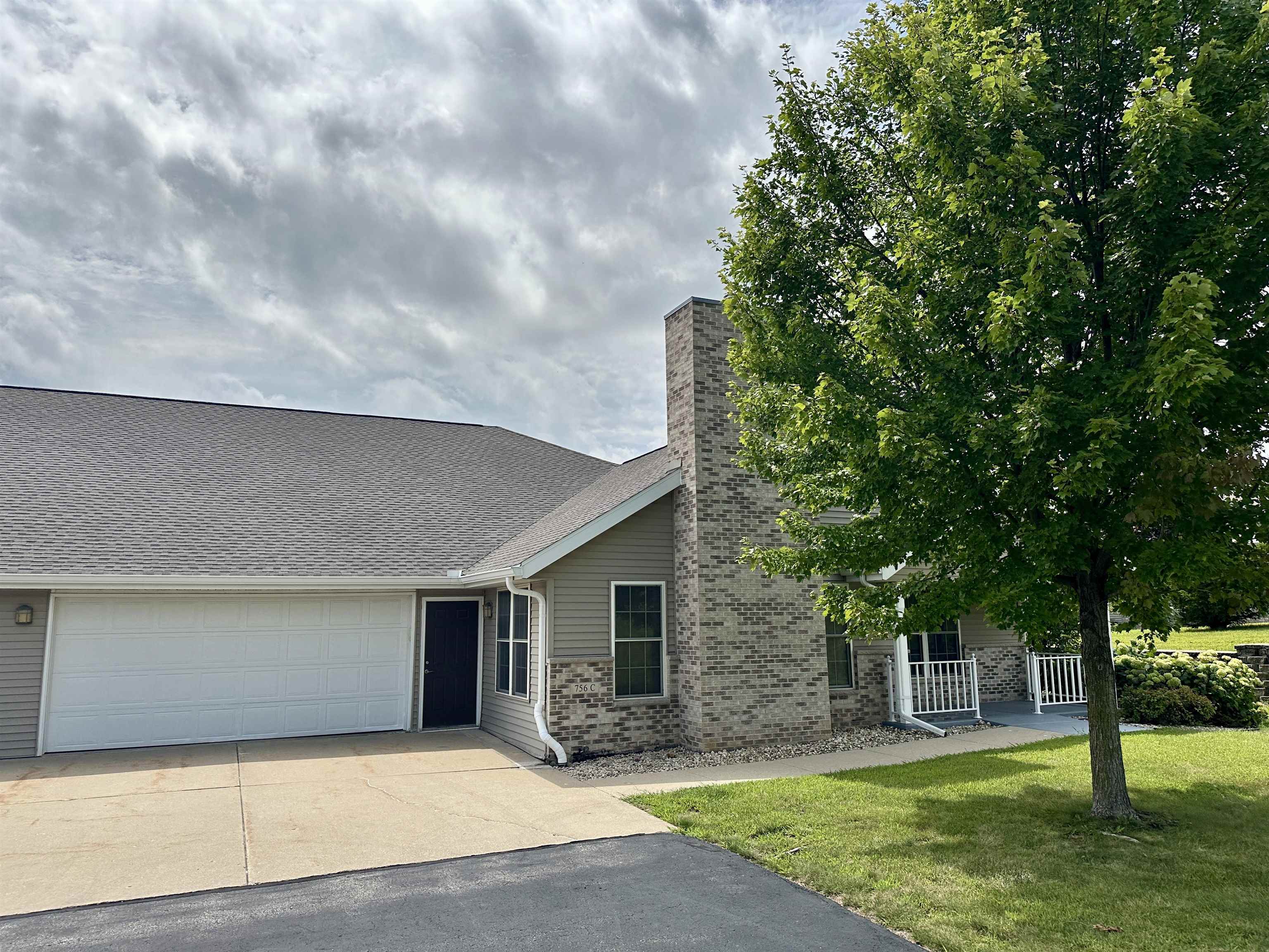 Evansville, Wisconsin 53536, United States, 2 Bedrooms Bedrooms, ,2 BathroomsBathrooms,Residential,Active,189220