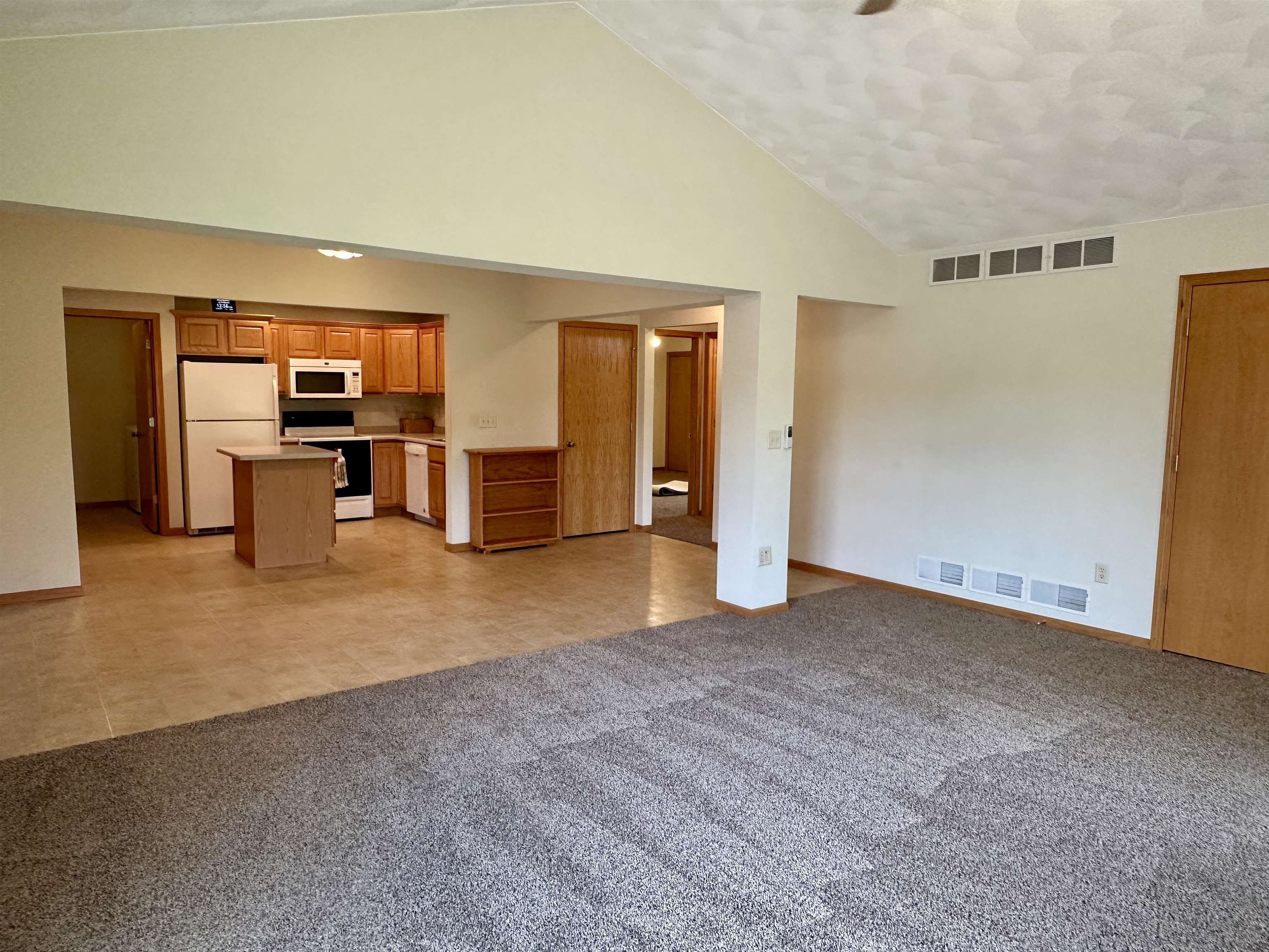 Evansville, Wisconsin 53536, United States, 2 Bedrooms Bedrooms, ,2 BathroomsBathrooms,Residential,Active,189220