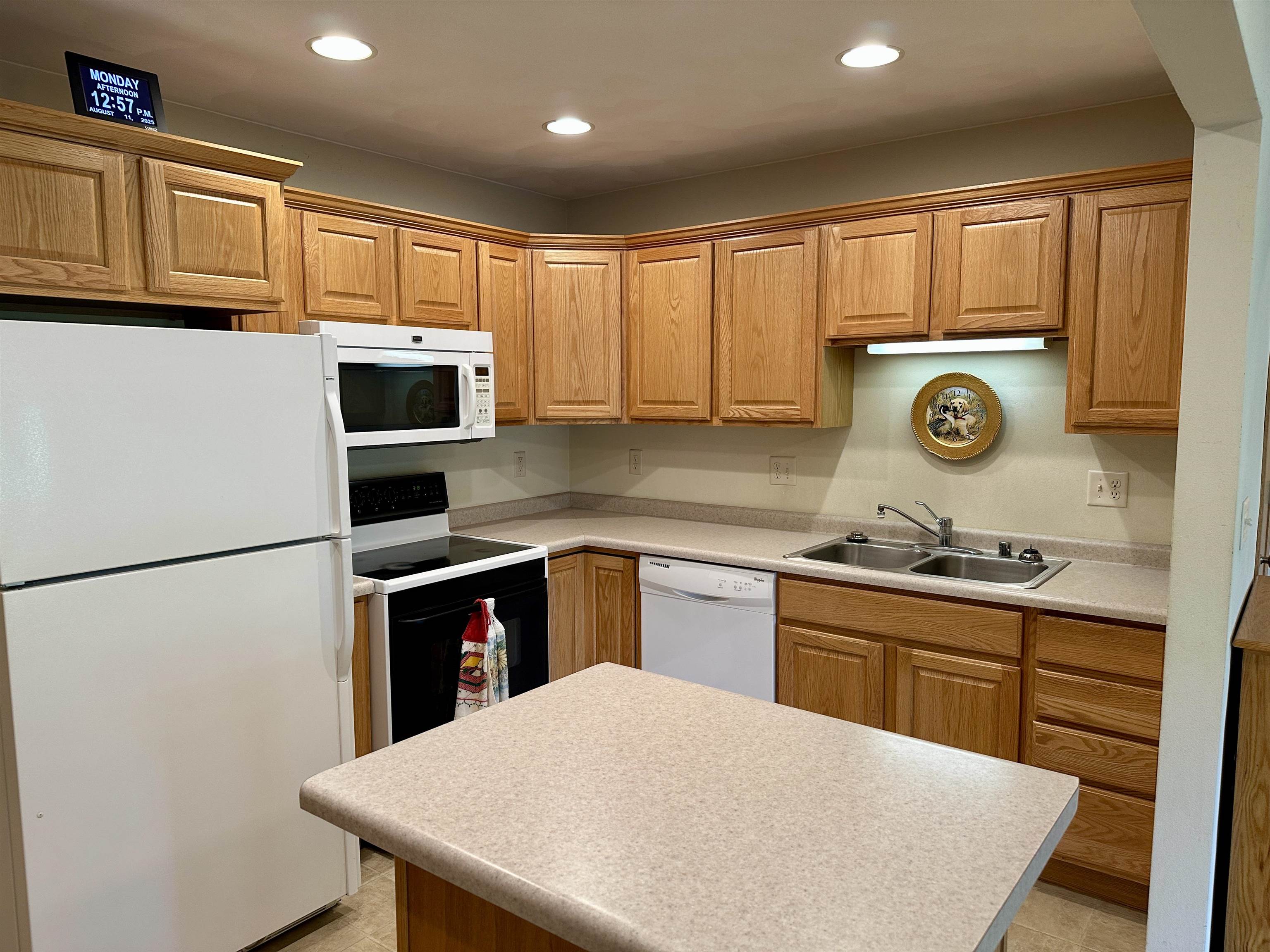 Evansville, Wisconsin 53536, United States, 2 Bedrooms Bedrooms, ,2 BathroomsBathrooms,Residential,Active,189220