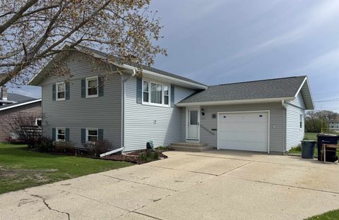 Photo of 1717 S Chatham Street, Janesville, WI 53546 (MLS # 2021295)