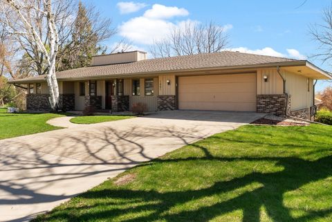 Photo of 1401 E Garfield Street, Mount Horeb, WI 53572 (MLS # 2021223)
