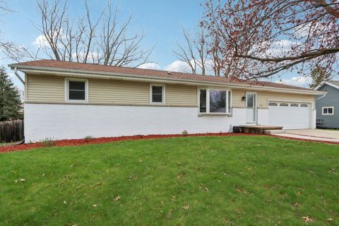 Photo of 890 Blaser Court, Sun Prairie, WI 53590 (MLS # 2020870)