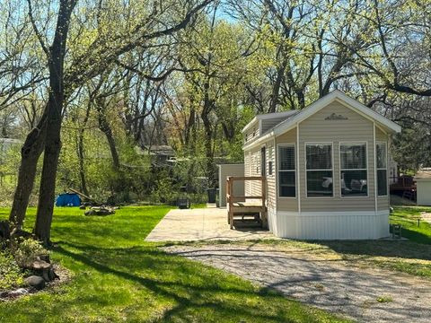 Photo of 506 Sunset Circle, Edgerton, WI 53534 (MLS # 2016615)