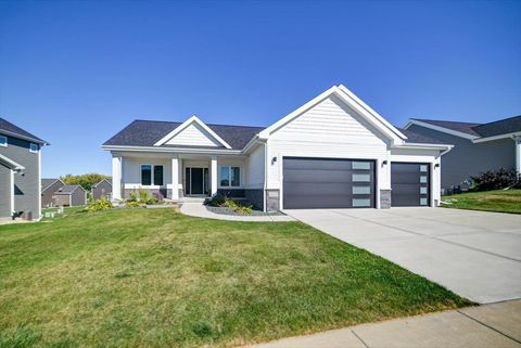 Photo of 6612 Vista Valley, Windsor, WI 53598 (MLS # 2010401)