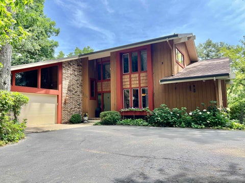 Photo of 2103 W Collingswood Drive, Beloit, WI 53511 (MLS # 2028141)