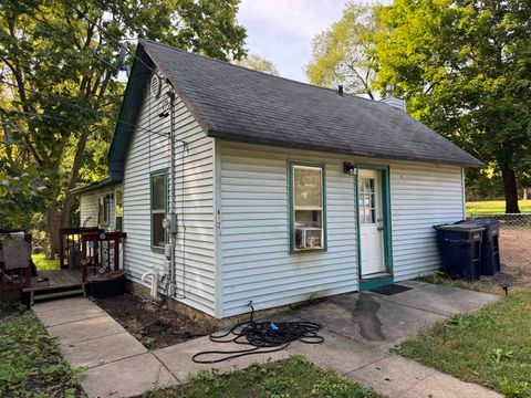 Photo of 612 S Chatham Street, Janesville, WI 53548 (MLS # 2009032)