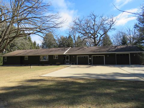 Photo of N8582 Pine Road, Beaver Dam, WI 53916 (MLS # 2017183)