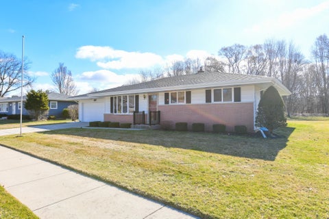 Photo of 257 Mohawk Road, Janesville, WI 53545 (MLS # 2025119)