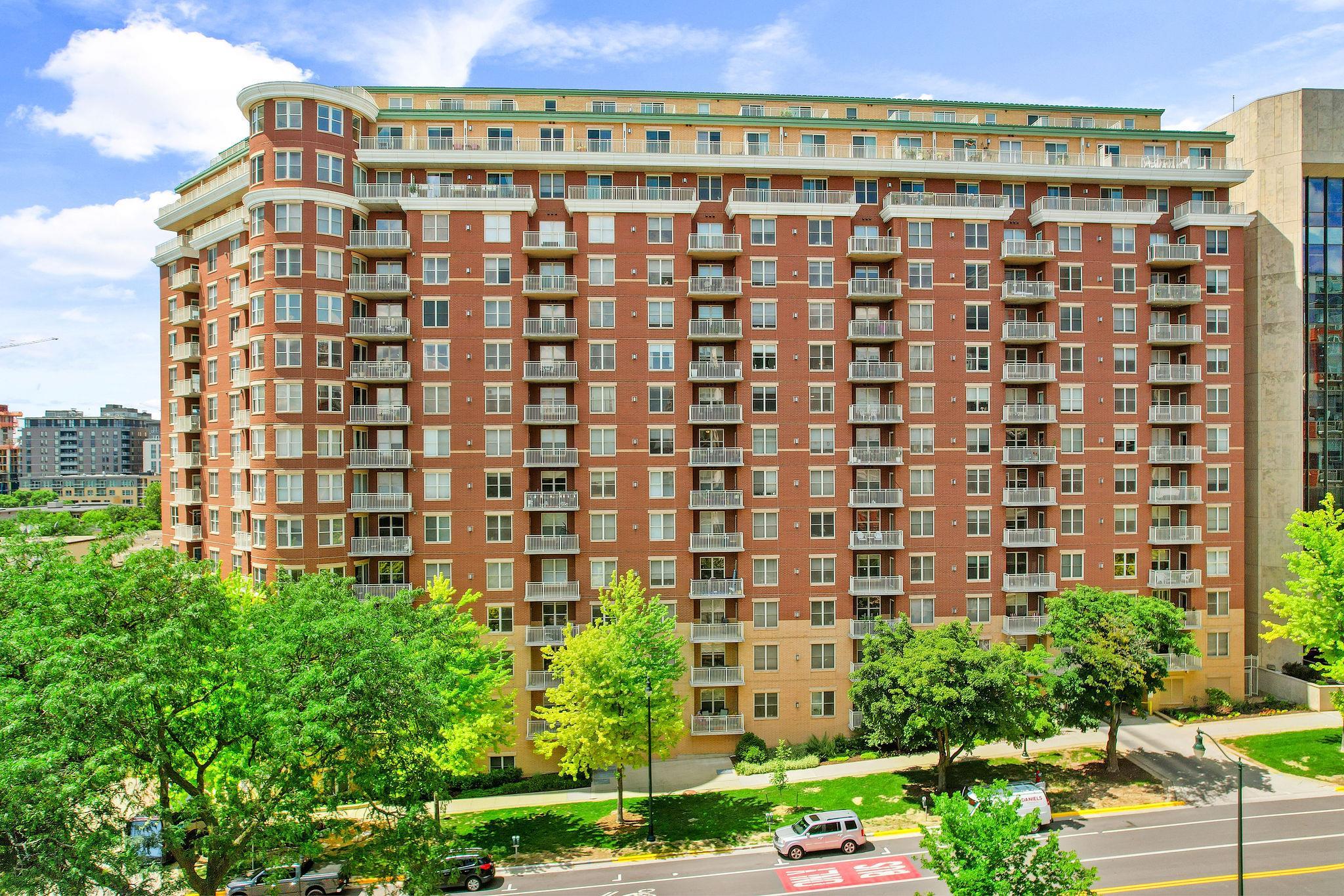 360 W Washington Avenue 606