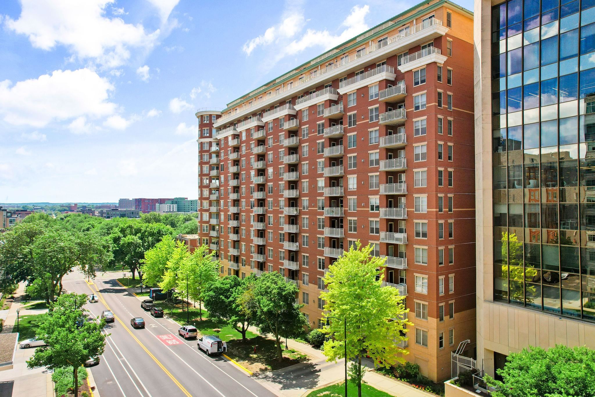 360 W Washington Avenue 606