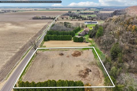 Photo of Lots 9 & 10 Old Bluff Trail, Prairie Du Sac, WI 53578 (MLS # 2020812)