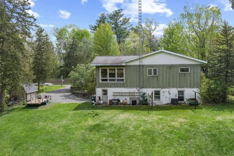 Photo of 719 Silver Lake Drive, Portage, WI 53901 (MLS # 2023084)