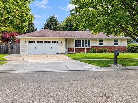 Photo of 1212 N Wuthering Hills Drive, Janesville, WI 53546 (MLS # 2033961)