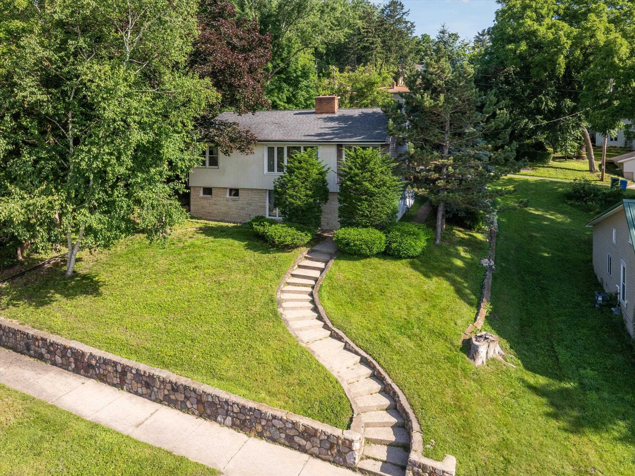 Baraboo, Wisconsin 53913, United States, 3 Bedrooms Bedrooms, ,2 BathroomsBathrooms,Residential,Active,165061