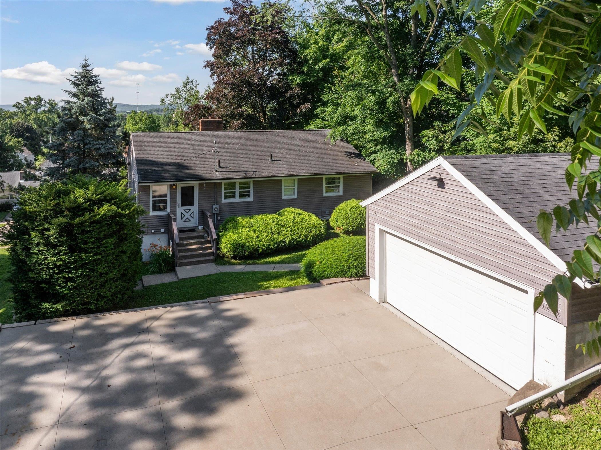 Baraboo, Wisconsin 53913, United States, 3 Bedrooms Bedrooms, ,2 BathroomsBathrooms,Residential,Active,165061