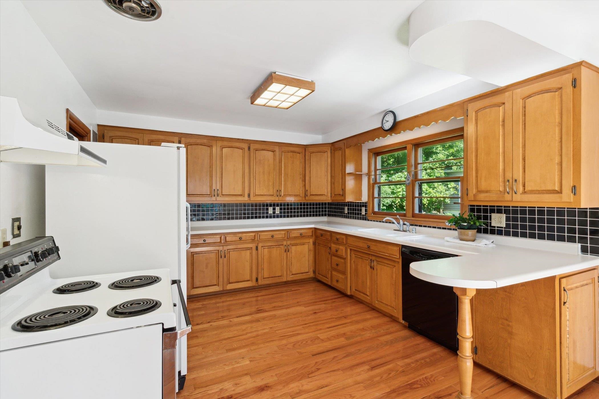 Baraboo, Wisconsin 53913, United States, 3 Bedrooms Bedrooms, ,2 BathroomsBathrooms,Residential,Active,165061