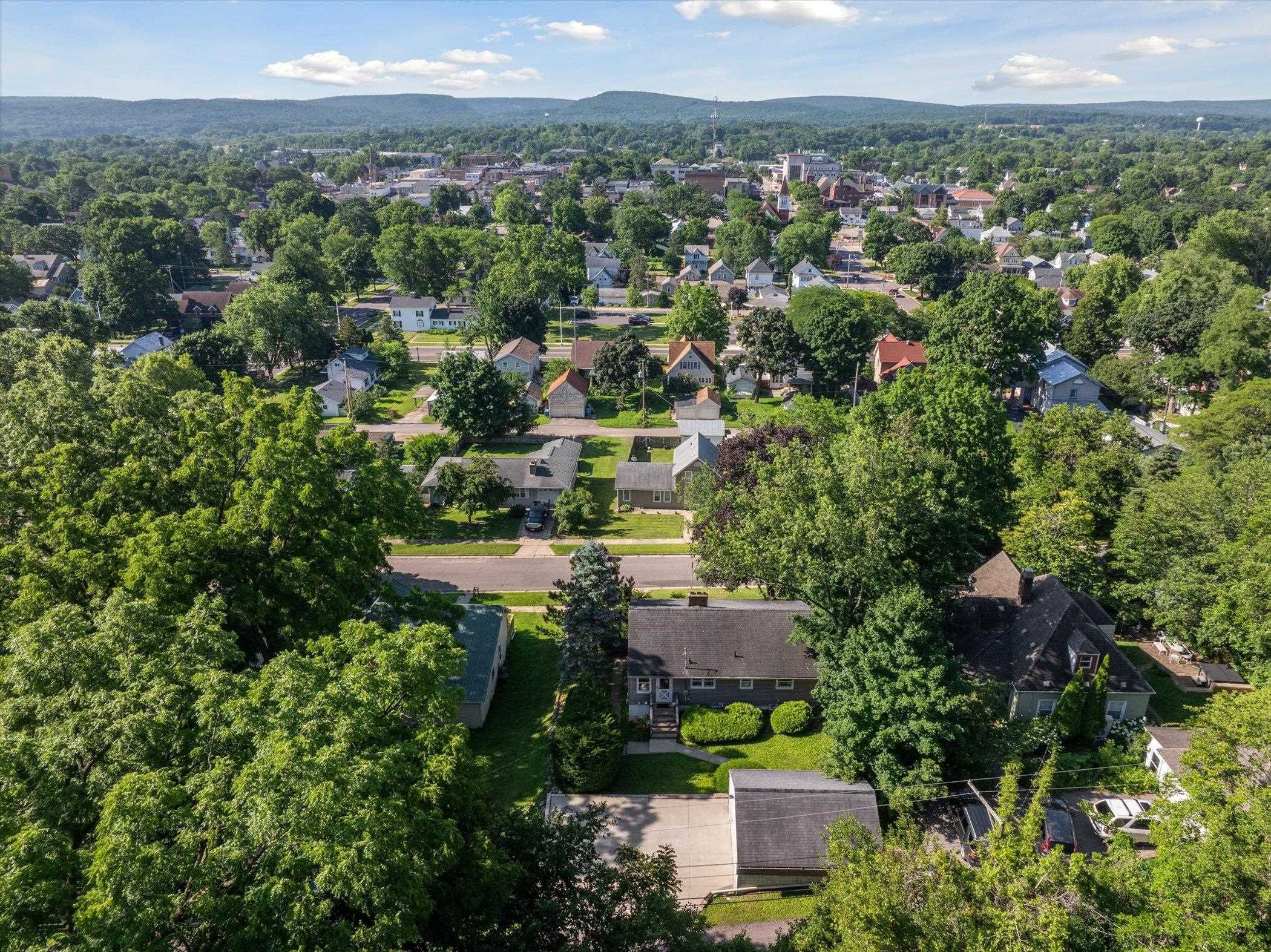 Baraboo, Wisconsin 53913, United States, 3 Bedrooms Bedrooms, ,2 BathroomsBathrooms,Residential,Active,165061
