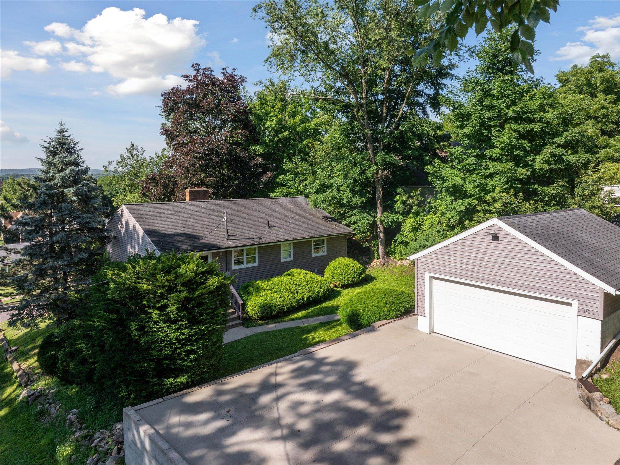 Baraboo, Wisconsin 53913, United States, 3 Bedrooms Bedrooms, ,2 BathroomsBathrooms,Residential,Active,165061