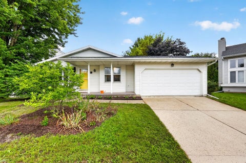 Photo of 9 Sedona Court, Madison, WI 53719 (MLS # 2031928)