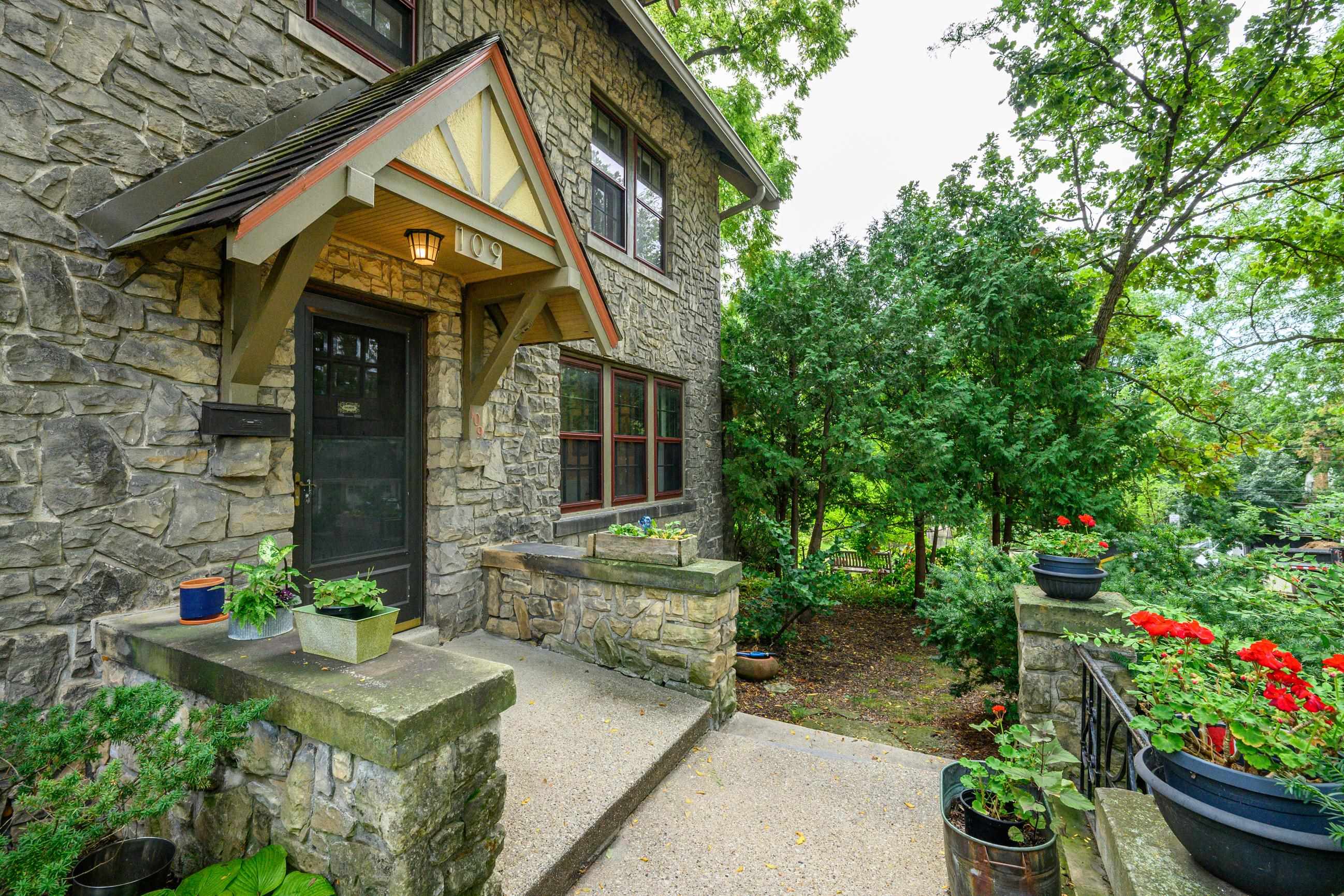 109 N Roby Road