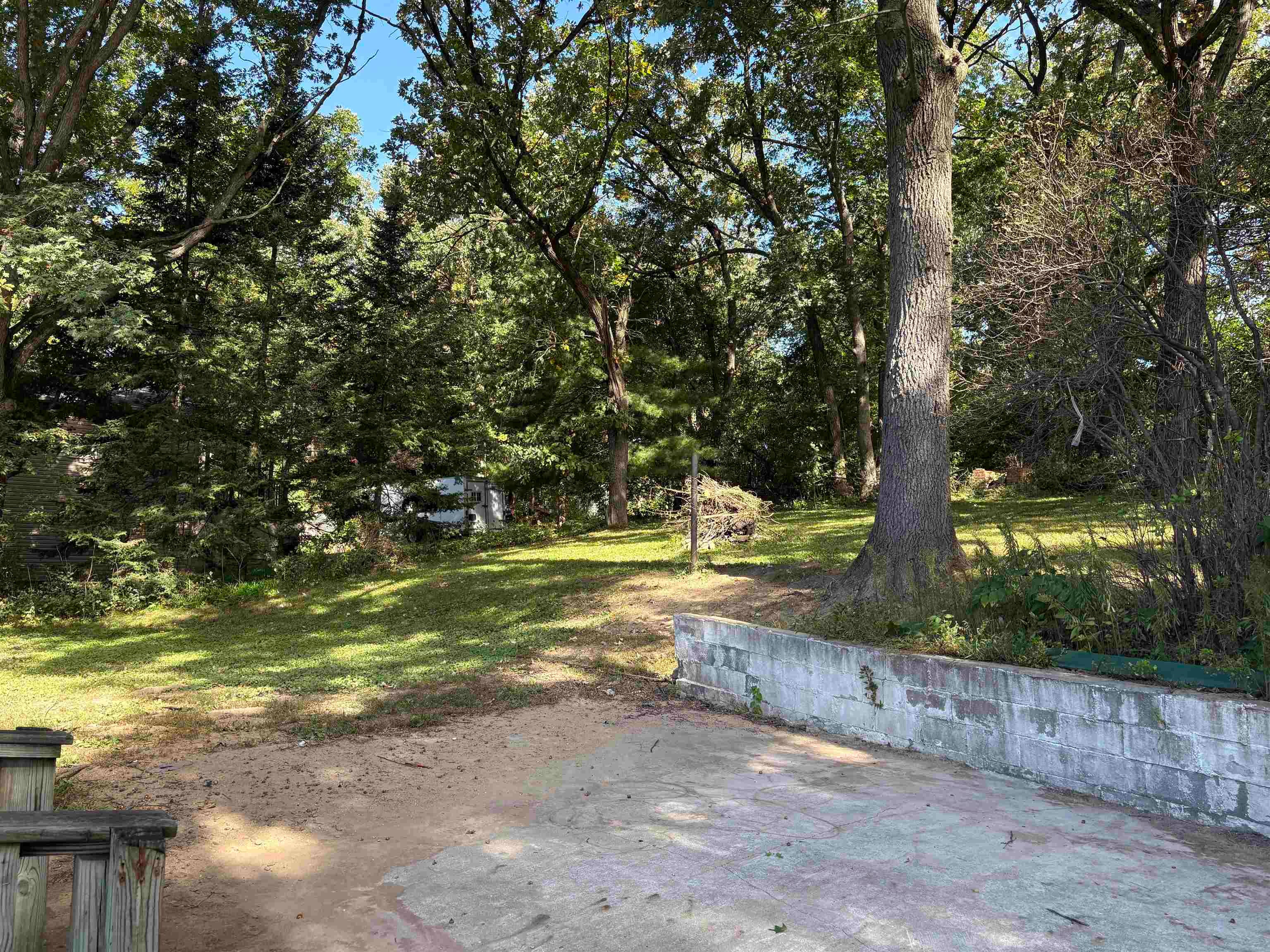 832 W Happy Hollow Road