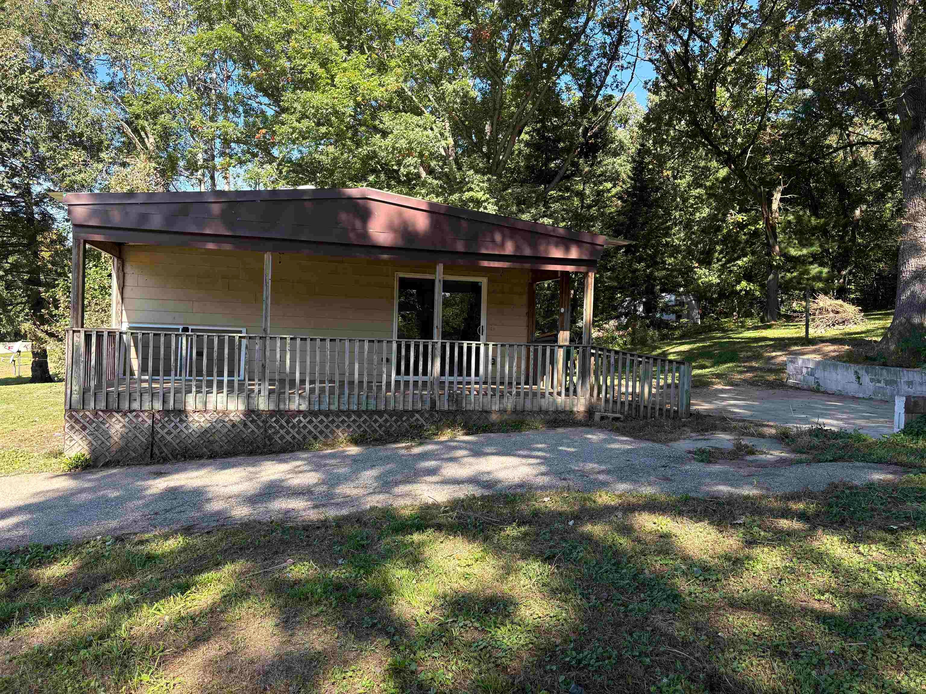 832 W Happy Hollow Road