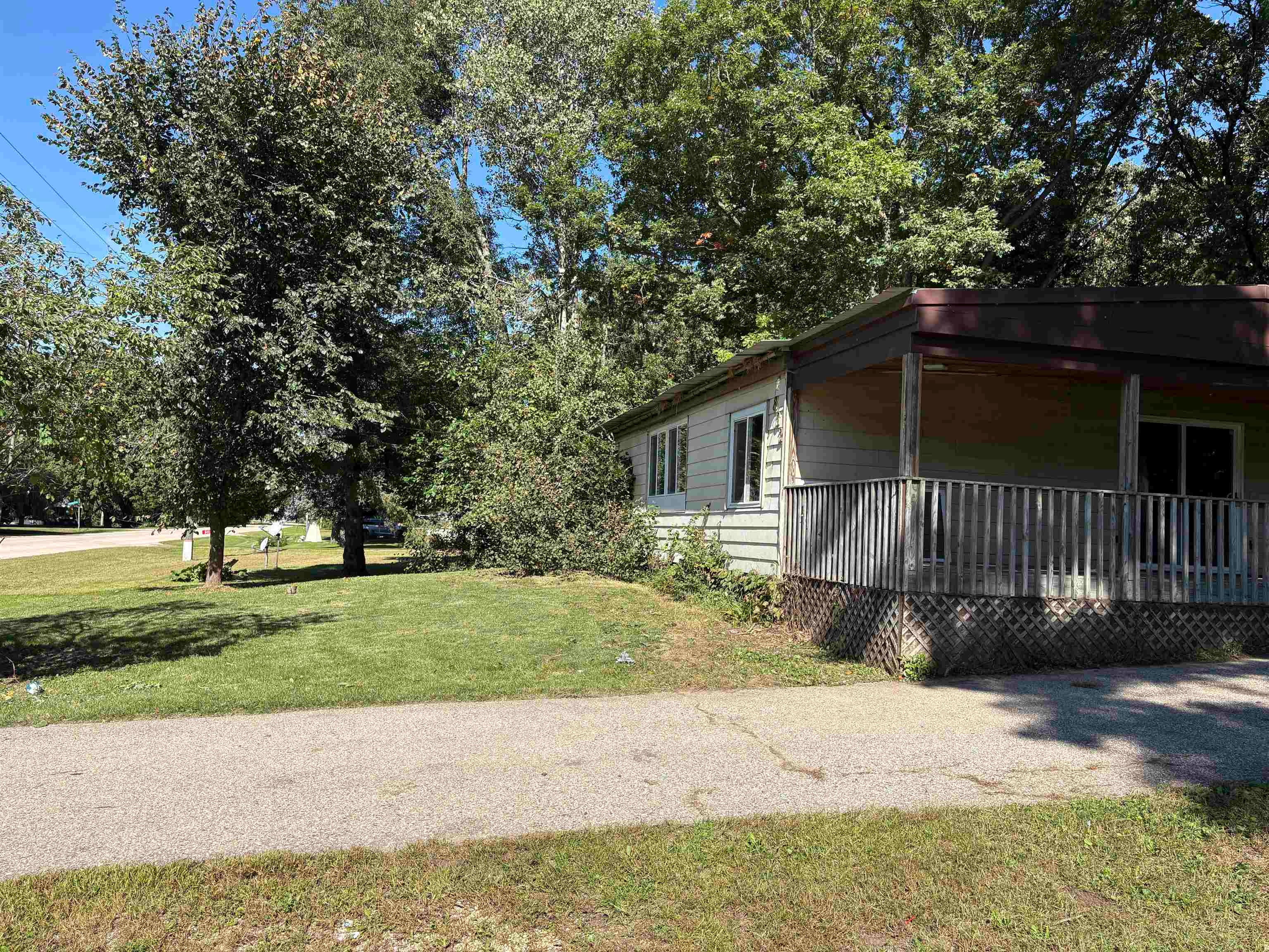 832 W Happy Hollow Road