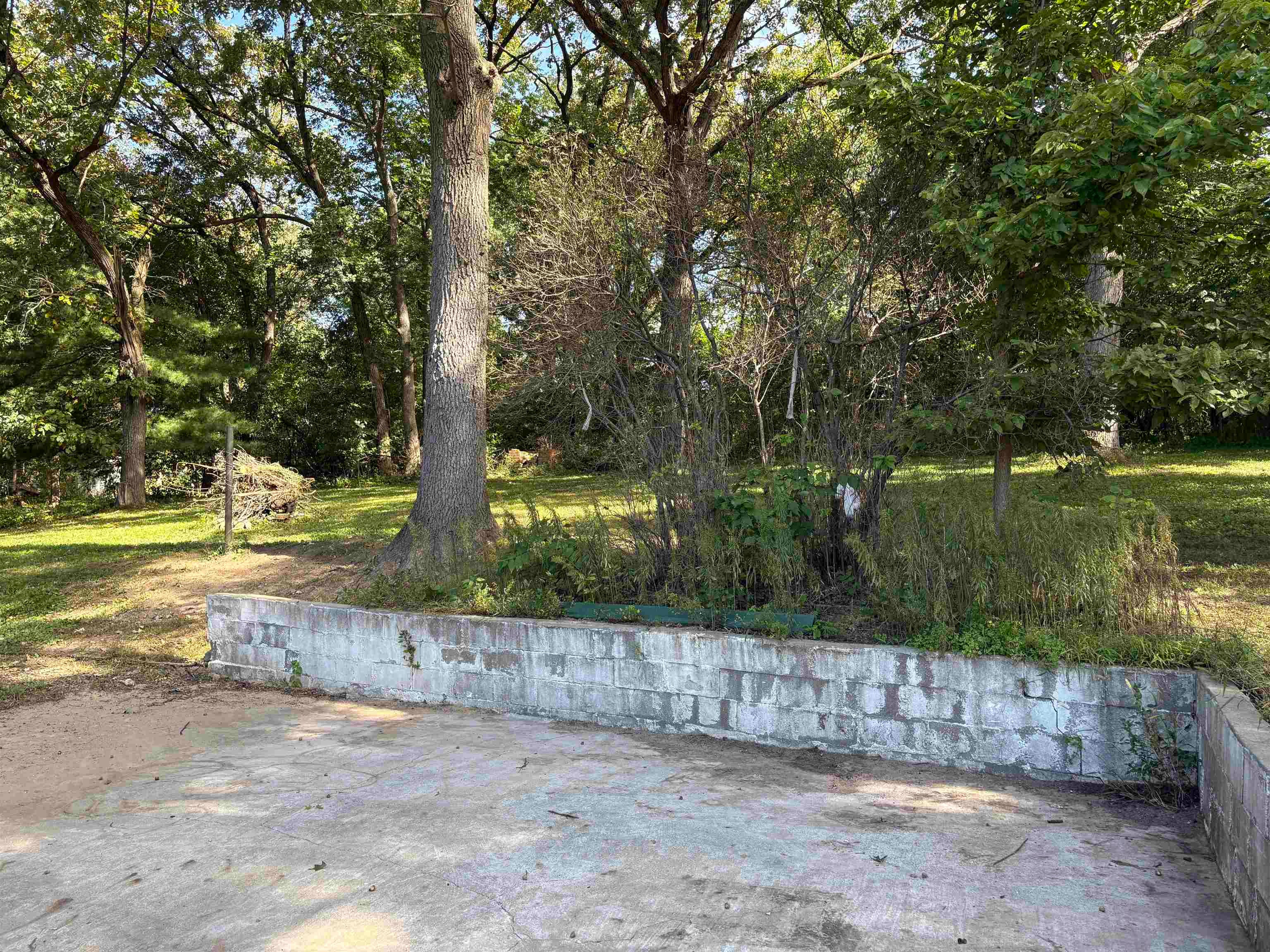 832 W Happy Hollow Road