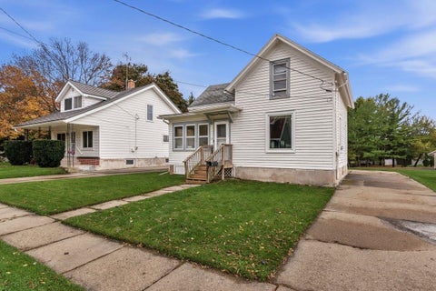 Photo of 518 N Lincoln Avenue, Beaver Dam, WI 53916 (MLS # 2034943)