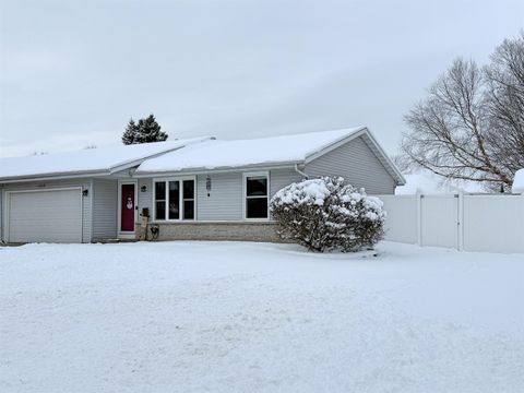 Photo of 1419 Dayton Drive, Janesville, WI 53546 (MLS # 2013245)