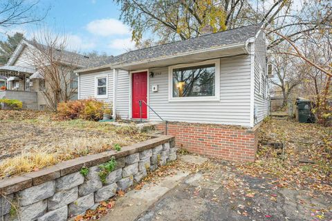 Photo of 1942 Northwestern Avenue, Madison, WI 53704 (MLS # 2012865)