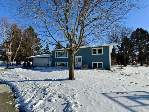 Photo of 122 Circle Drive, Randolph, WI 53956 (MLS # 2015536)
