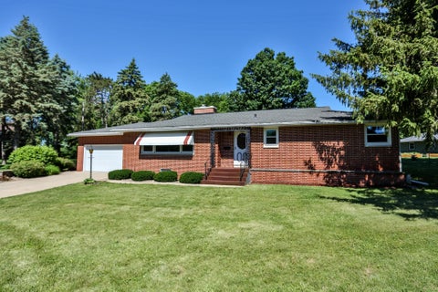 Photo of 2511 Sunny Ridge Court, Monroe, WI 53566 (MLS # 2025947)