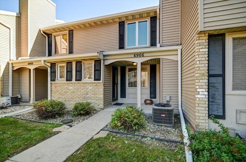 Photo of 6906 Park Ridge Drive, Madison, WI 53719 (MLS # 2009612)