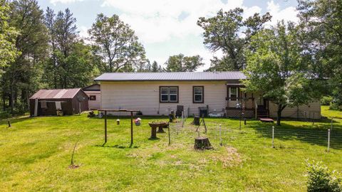 Tiny photo for 976 Blackhawk Court, Hancock, WI 54943 (MLS # 2003525)