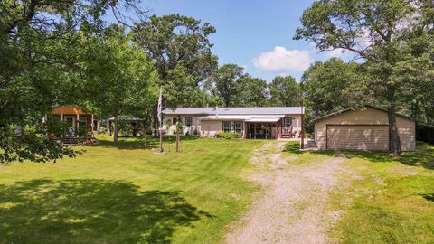 Photo of 976 Blackhawk Court, Hancock, WI 54943 (MLS # 2003525) Photo of 976 Blackhawk Court, Hancock, WI 54943 (MLS # 2003525)