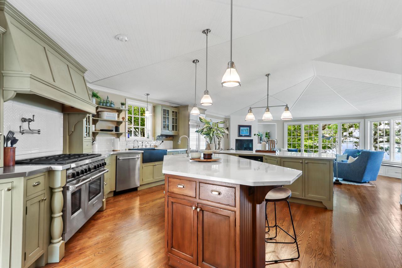 1809 South Shore Drive