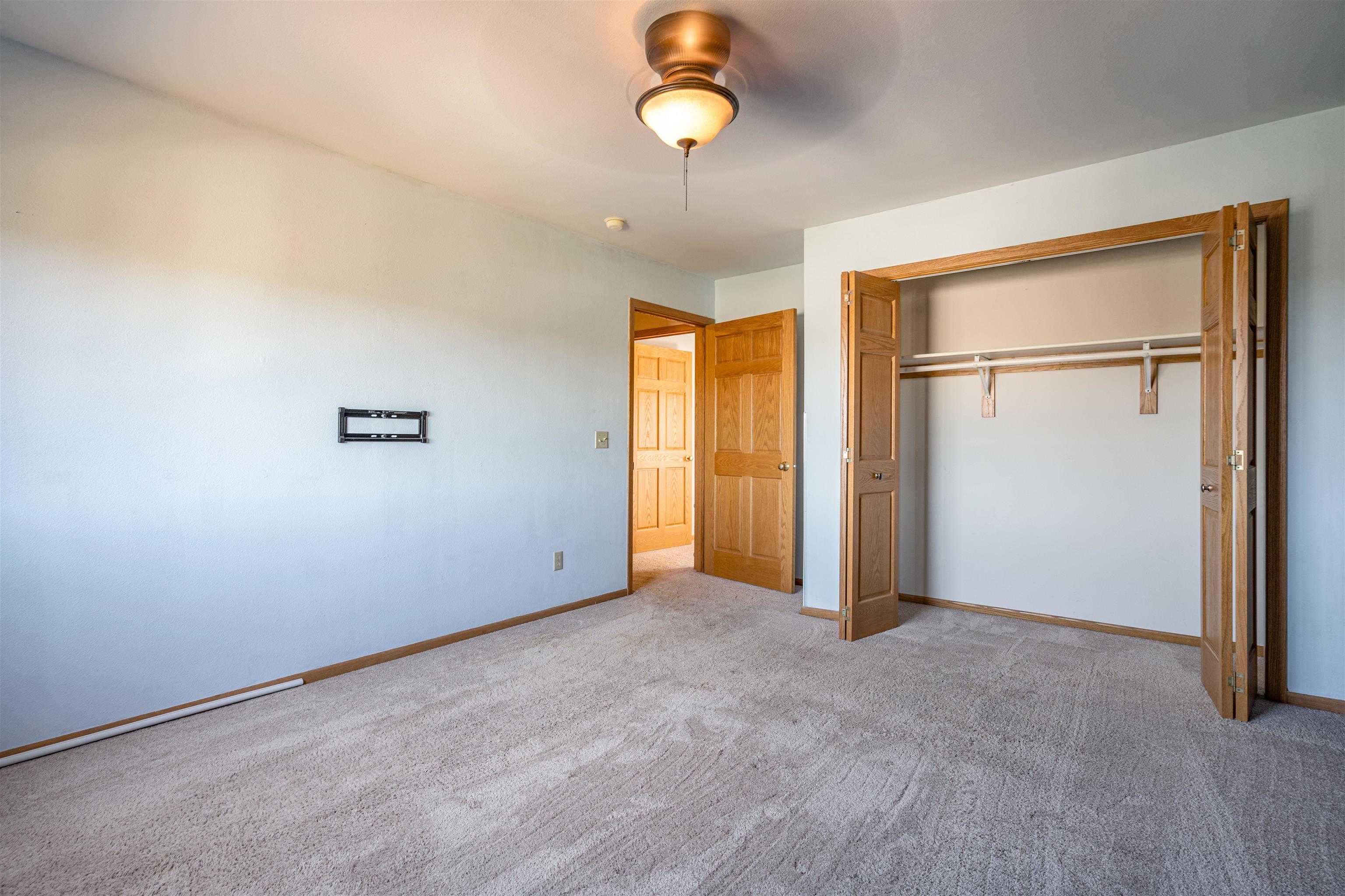 Baraboo, Wisconsin 53913, United States, 2 Bedrooms Bedrooms, ,2 BathroomsBathrooms,Residential,Active,110685