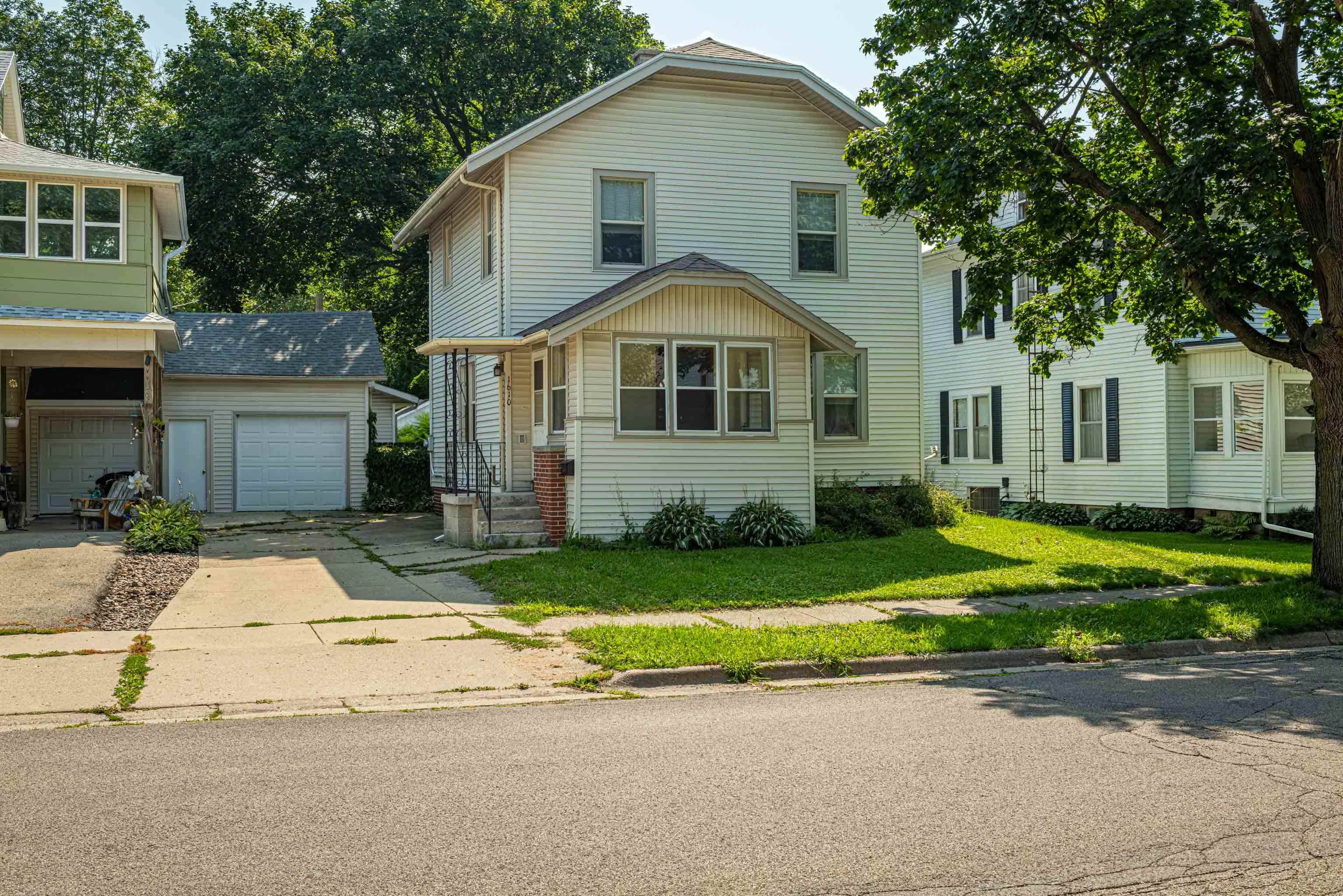 1610 17th Avenue - Photo 2