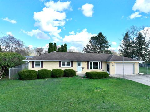 Photo of 1920 Greenwich Lane, Janesville, WI 53545 (MLS # 2020919)