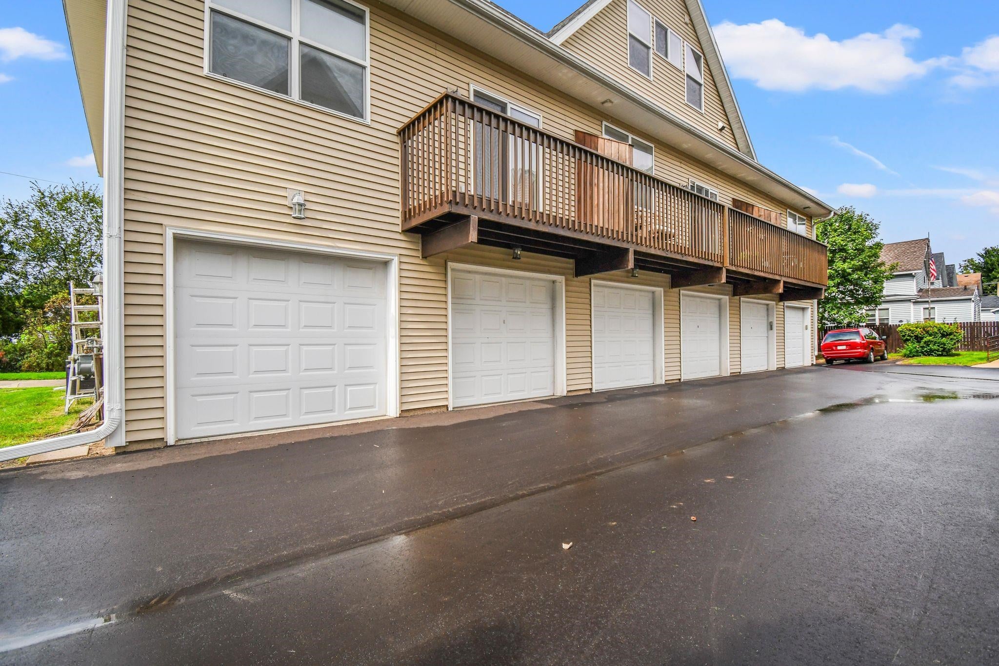 1011 Summit Avenue 11