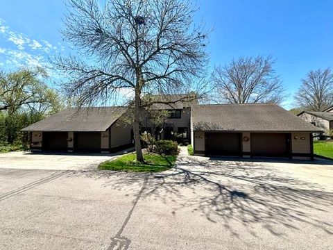 Photo of 120 Glenview Court, Janesville, WI 53548 (MLS # 2021912)