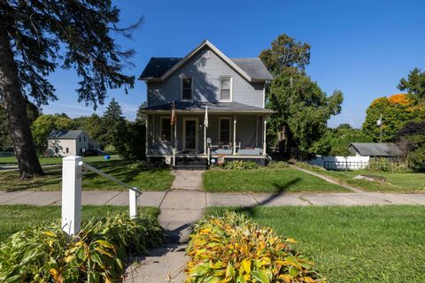 Photo of 420 Vine Street, Baraboo, WI 53913 (MLS # 2010571)