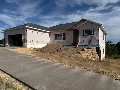Photo of 102 Diamond Oaks Drive, Dodgeville, WI 53533 (MLS # 2025622)