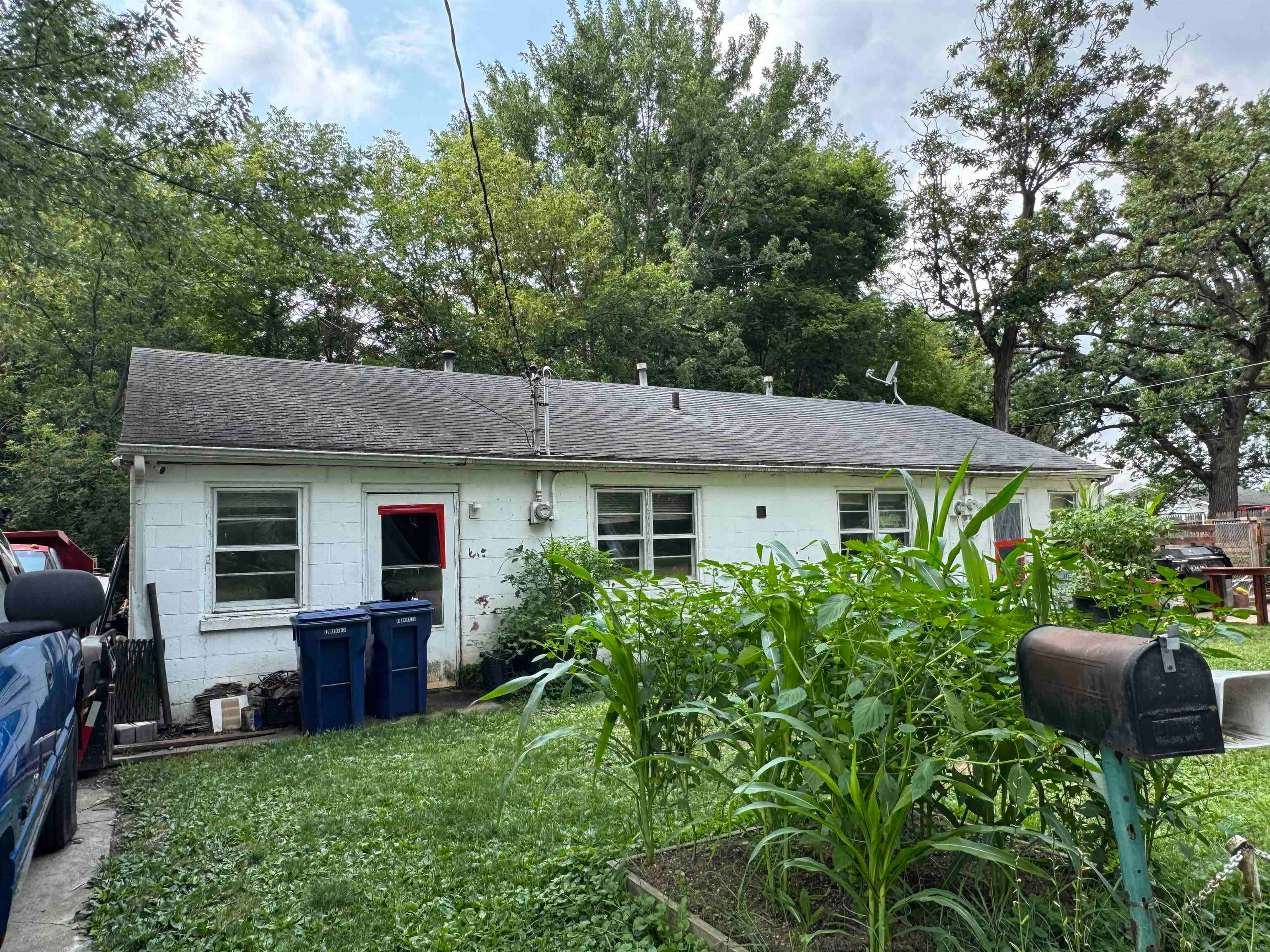 492-494 E Community Drive