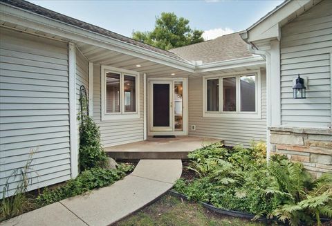 Photo of 117 N Oak Grove Drive, Madison, WI 53717 (MLS # 2022790)