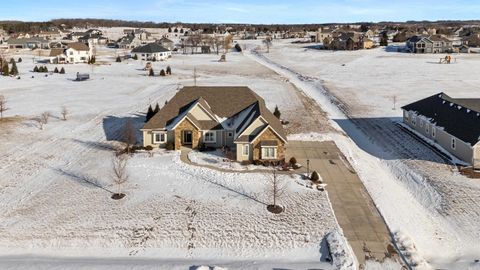 Photo of W278N8854 Twin Pine Circle, Hartland, WI 53029 (MLS # 2019065)