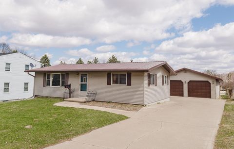 Photo of 509 S Linn Street, Dodgeville, WI 53533 (MLS # 2020144)