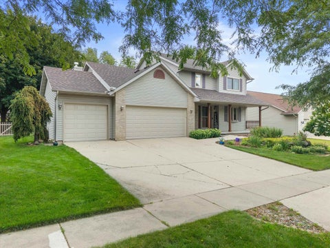 Photo of 203 Maria Lane, Cottage Grove, WI 53527 (MLS # 2030927)